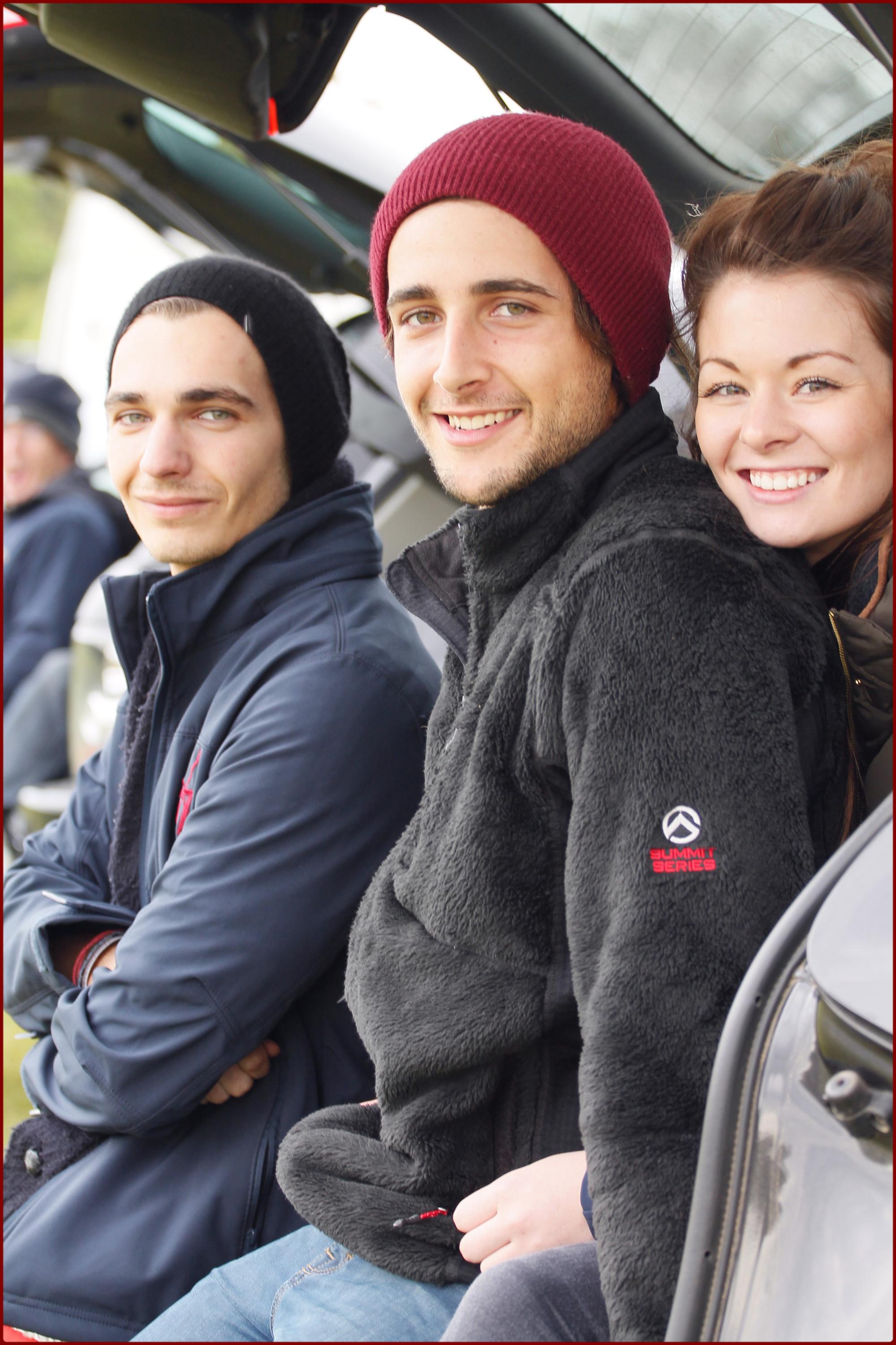 16 French polo players and fans